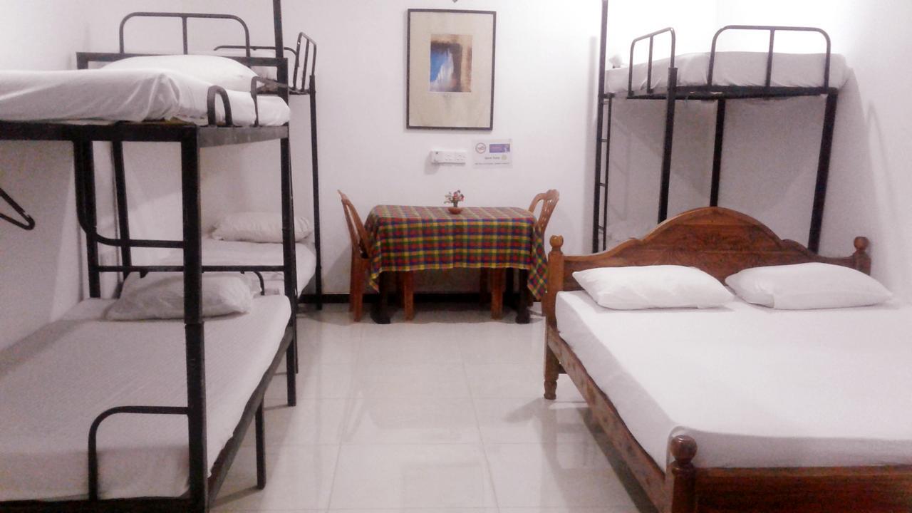 Aurora Knight Hostel Negombo Buitenkant foto